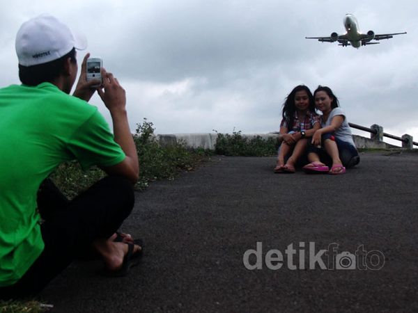 Wisata Sore Melihat Pesawat