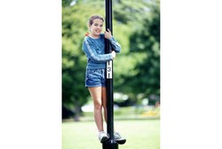 Hilangkan Lemak dan Tampil Seksi dengan Latihan Pole Dance