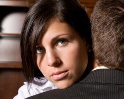 Alasan Wanita yang Selalu Maafkan Pria Walau Terus Diselingkuhi