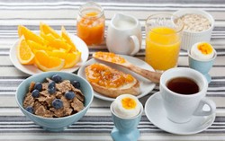 Banyak Sarapan dan Sedikit Makan Malam, Berat Badan Cepat Susut