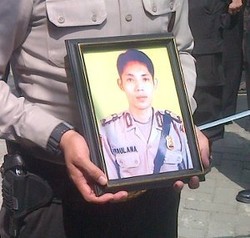 Pemkot Tangsel Beri Beasiswa kepada 3 Anak Alm. Bripka Maulana 