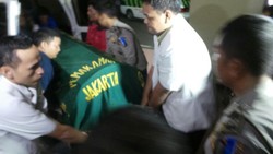 2 Jenazah Polisi Pondok Aren yang Tewas Ditembak Tiba di RS Polri
