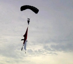 Peringati HUT ke-68 RI, Merah Putih Diterjunkan di Aceh Utara