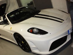 Polisi Temukan 17 Ferrari Palsu