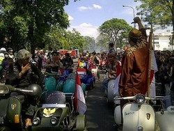 1.000 Vespa Konvoi Keliling Bandung Meriahkan Hari Kemerdekaan