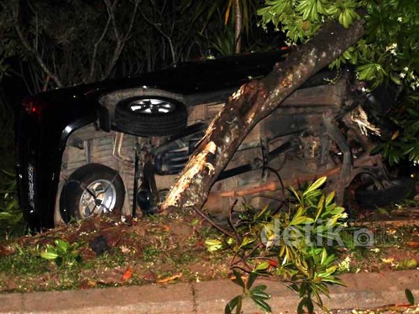 Kejar Pelaku Penembakan, Mobil Polisi Terperosok