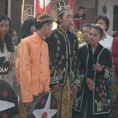 Warga Sidoarjo Gelar Upacara Agustusan Tiga Dimensi