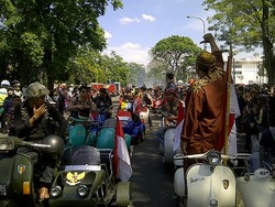 1.000 Vespa Konvoi Keliling Bandung Meriahkan Hari Kemerdekaan