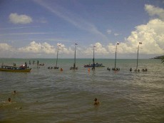 Peringatan HUT RI di Kepri, Peserta Lomba Tangkap Bebek Pingsan di Laut