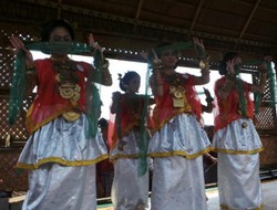 Sulawesi Barat Persembahkan Tari Sipatuqduq untuk Raja SBY