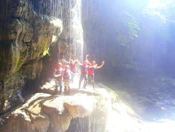 Uji Adrenalin di Green Canyon, Berani?