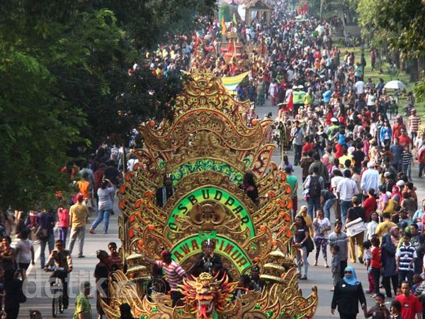 Parade Pawai Budaya Nusantara Berlangsung Meriah