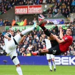 Van Persie-Welbeck Menangkan MU atas Swansea