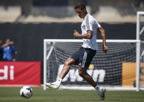 Bantah Ada Komplikasi Cedera, Varane Tak Sabar Segera Bermain