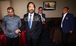 Surya Paloh Sowan Sultan, Bincang-bincang Selama 2 Jam