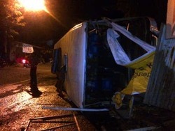 Tidak Jadi Uji KIR, Bus Ini Terguling karena Rem Blong