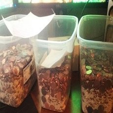 Wanita AS Bayar Gono-gini ke Eks Suami dengan Uang Receh