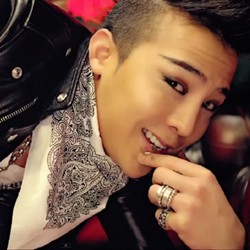 Rayakan Ultah, G-Dragon Beramal Bersama Fans