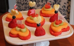 Yuk, Ajak Si Kecil Bikin Sajian Buah Segar Warna-warni!