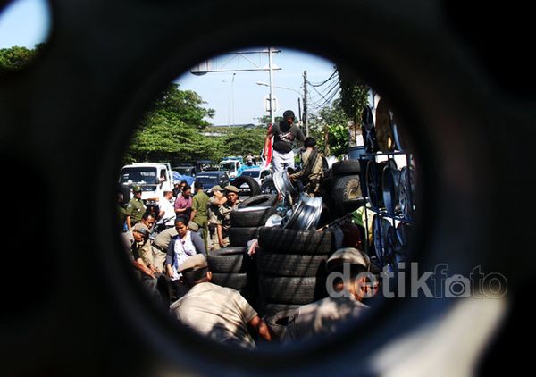 Penertiban Pedagang Velg dan Ban