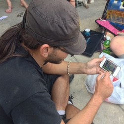 Aplikasi Ponsel Terpopuler & Gelandangan Pakai iPhone