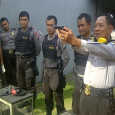 Waspadai Penyerangan, Polisi Asah Kemampuan Menembak