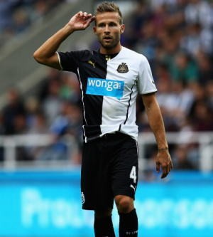 Newcastle Incar Poin di Etihad Stadium