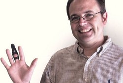 Jari Putus, Pria Ini Ciptakan Jari Prostetik dari Onderdil Sepedanya