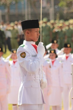 pengibar sang merah putih