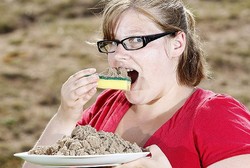 Ngidam Aneh, Saat Hamil Kelly Makan Pasir Hingga Spons Cuci Piring 