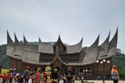 Tujuh Wajah Wisata di Sumatera Barat