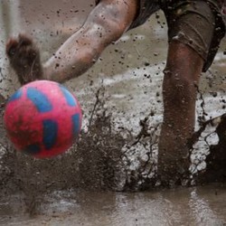 Kebahagiaan Sepakbola Agustusan