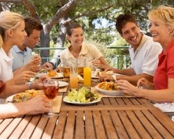 Cara Memberi Kesan Positif Saat Bertemu Calon Mertua Pertama Kali