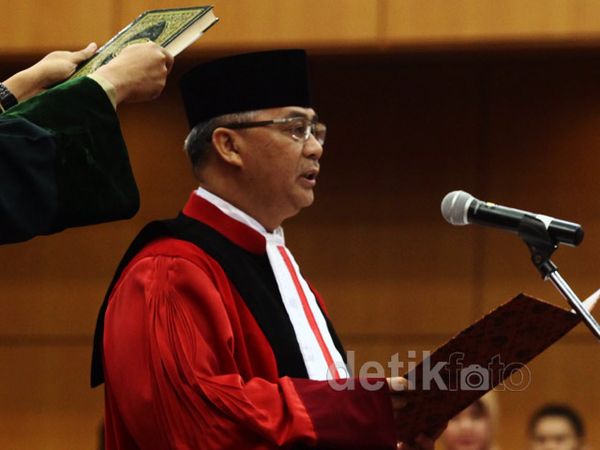 Akil Mocthar Kembali Pimpin MK