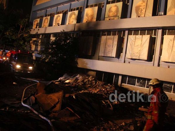 Teater Luwes IKJ Terbakar