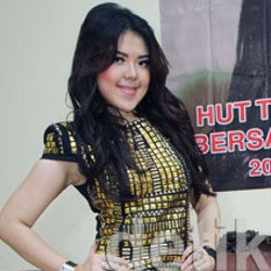 Ultah ke-20 Tahun, Tina Toon Masih Dilarang Menikah