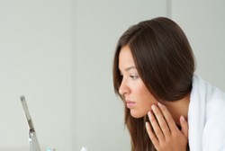 Ini Dia 4 Faktor yang Menjadi Penyebab Utama Munculnya Jerawat