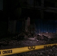 Dipasang Garis Polisi, Begini Sisa Ledakan Kabel Listrik di Mangga Besar