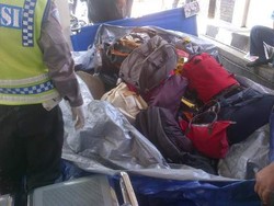 Ini Barang-barang Korban Bus Maut Cisarua yang Dikumpulkan Polisi