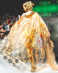 Agnes Budhisurya Bermimpi Satukan Pergelaran Busana, Wayang dan Pameran Lukisan