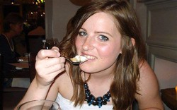 Mulut Menganga Terlalu Lebar Saat Makan Burger, Rahang Wanita Ini Geser