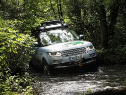 Model Hybrid Perdana Land Rover