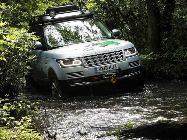 Model Hybrid Perdana Land Rover