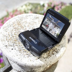 Canon Legria Mini, Camcorder Kecil dengan Fitur Besar