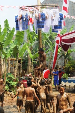 Mini Panjat Pinang