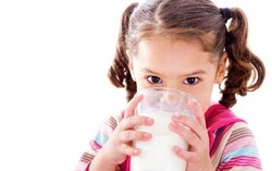 Ikan dan Susu Perlu Diberikan Rutin pada Anak