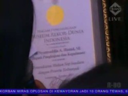 2000 Siswa Makan Sop Sodara Bersamaan