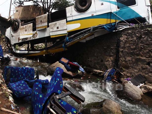 Bus Giri Indah Masuk Jurang, 18 Orang Tewas