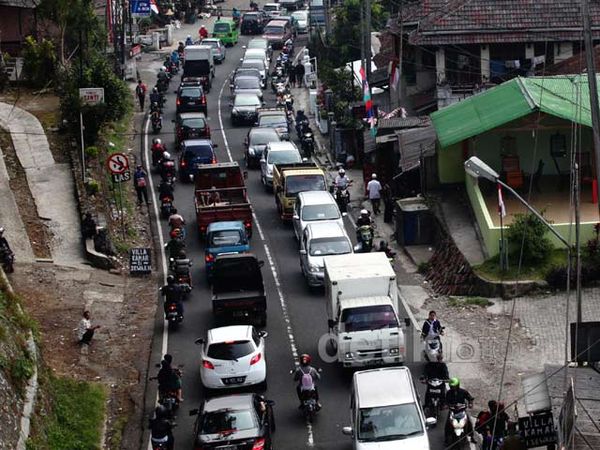 Efek Kecelakaan Maut, Lalin Cisarua Mengular