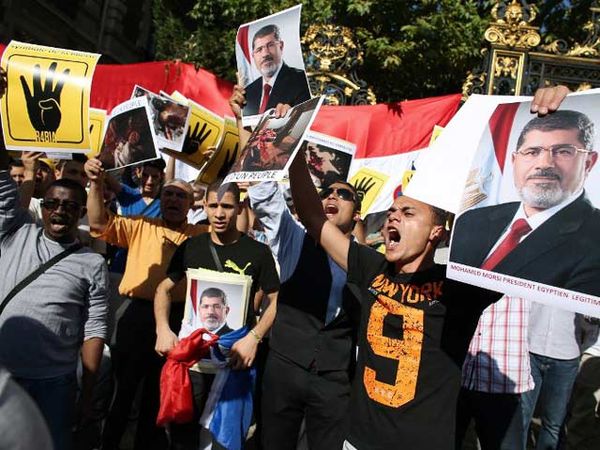 Demo Dukung Mursi di Paris